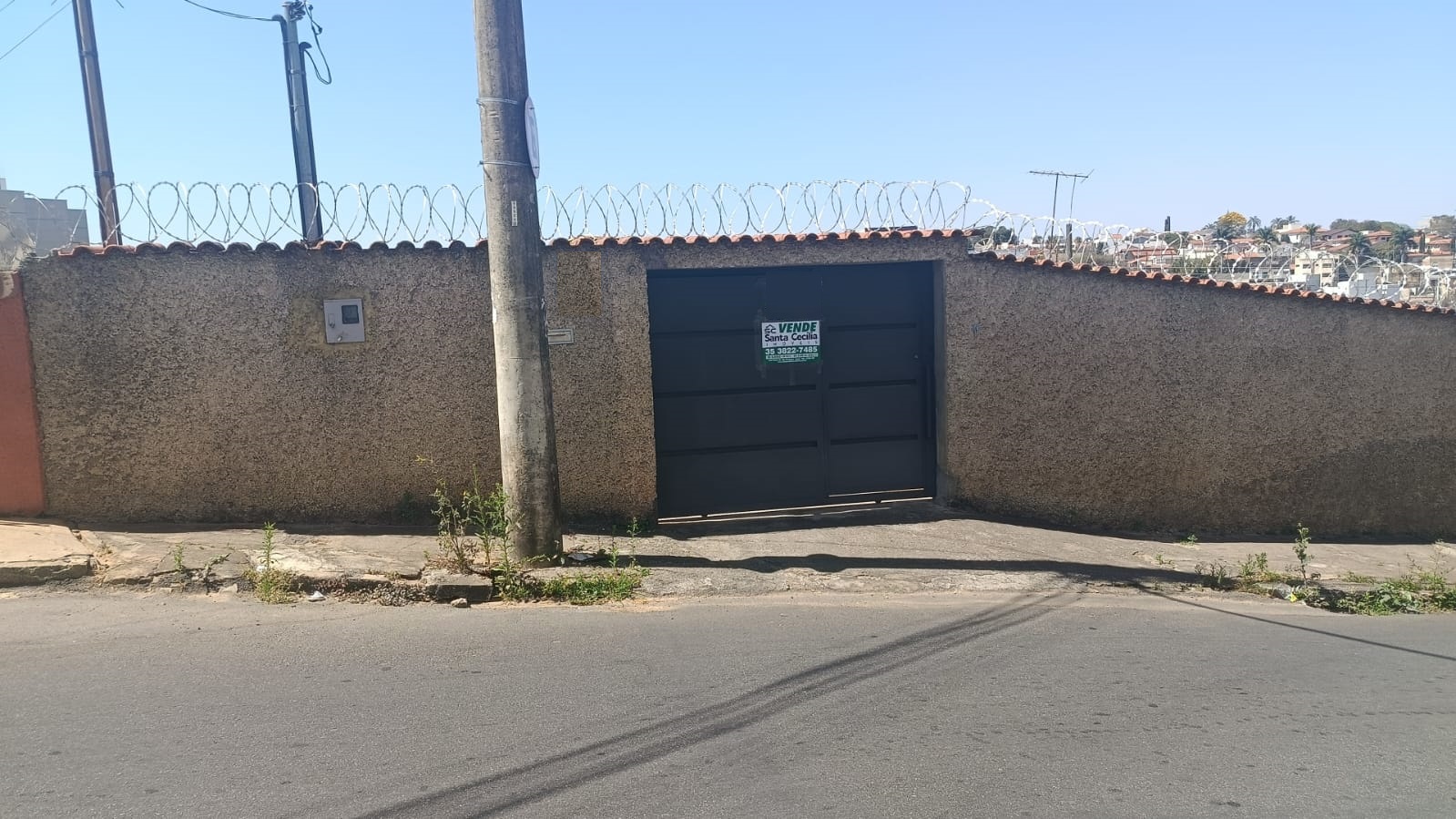 Casa simples à venda em excelente localização.Santa Cecília Imóveis