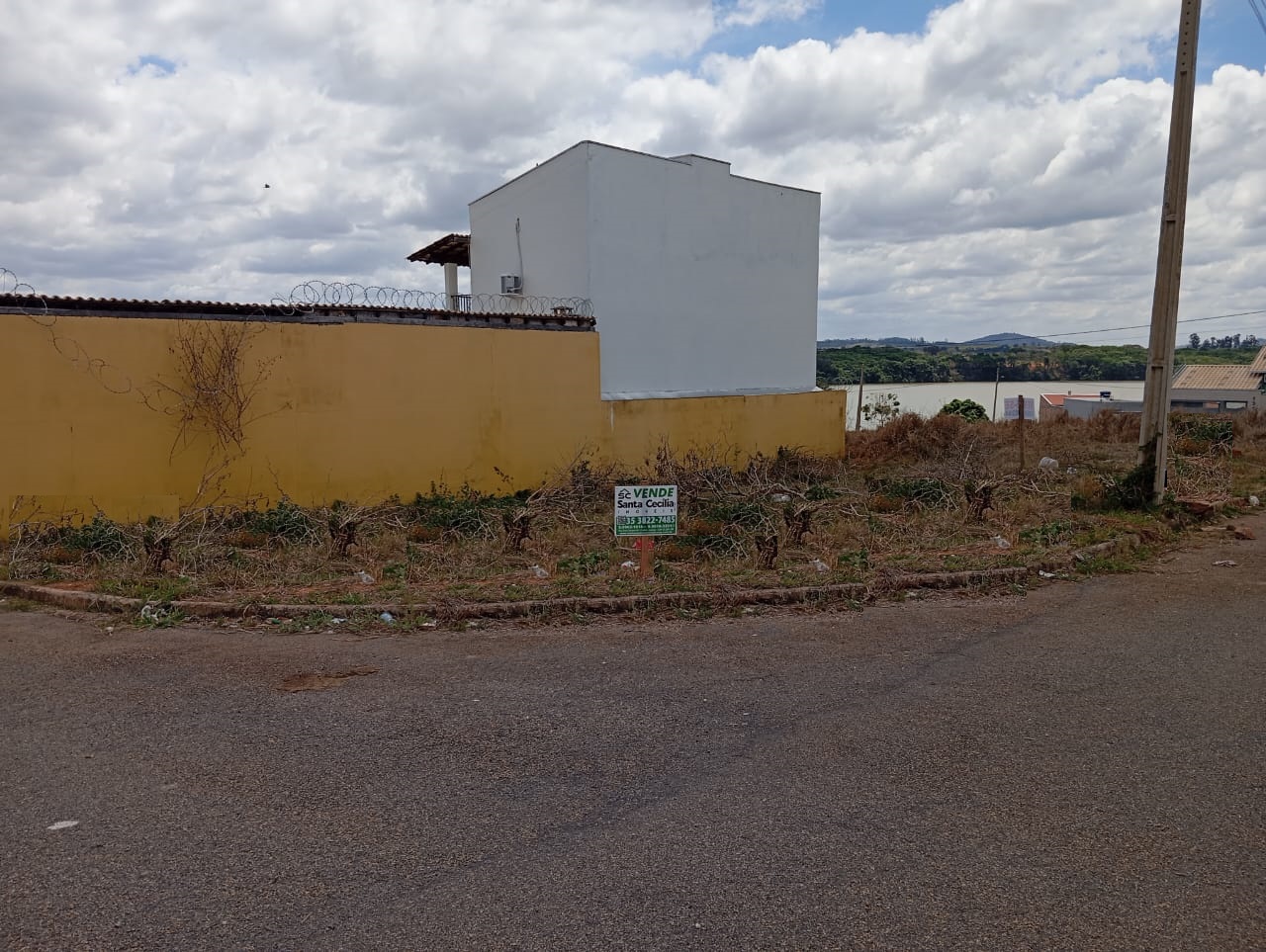 Lote de esquina à venda Portal do Lago - Ijaci - 307m².Santa Cecília Imóveis