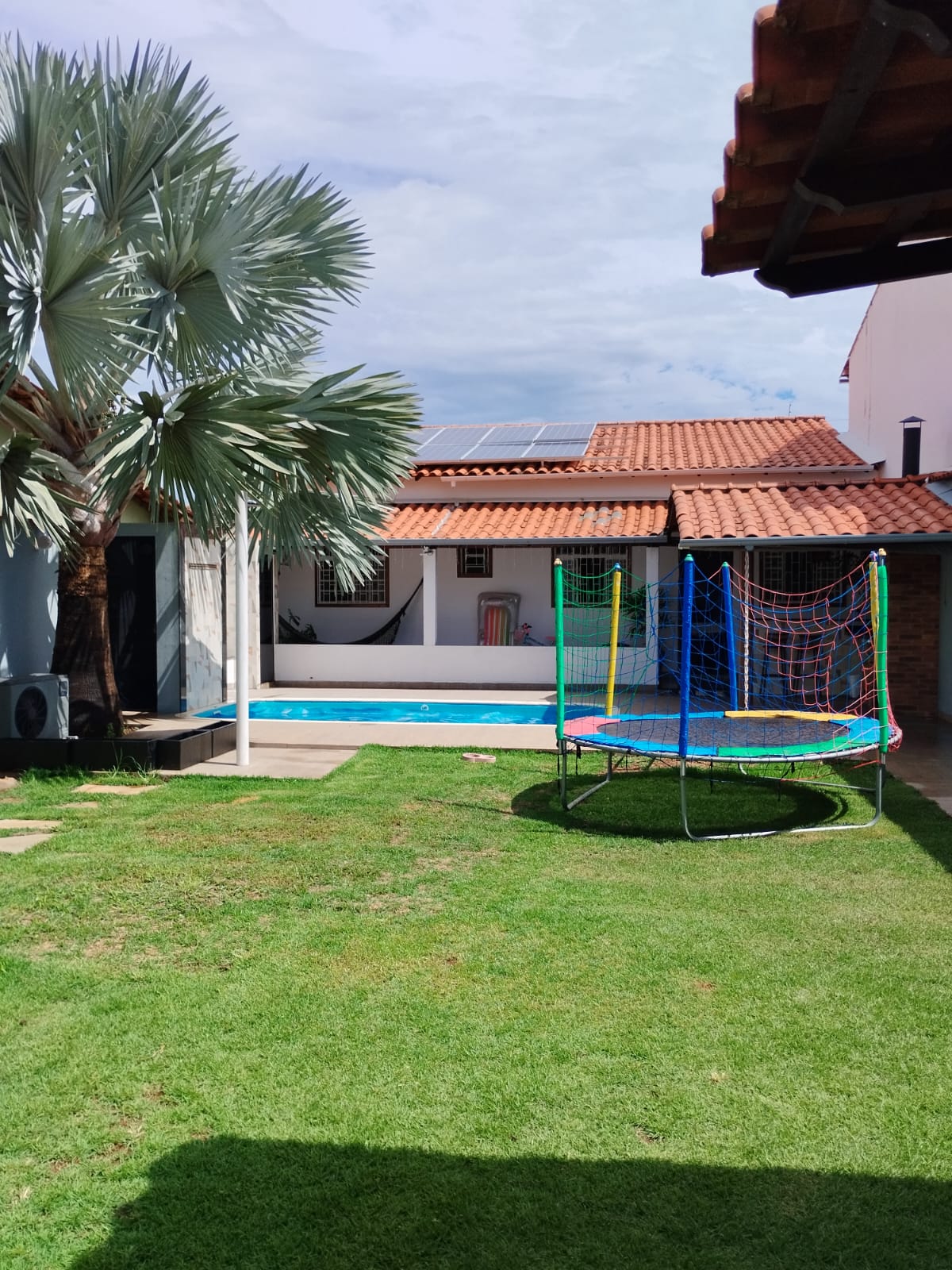 Casa com ampla área externa à venda no Dona Wanda.Santa Cecília Imóveis