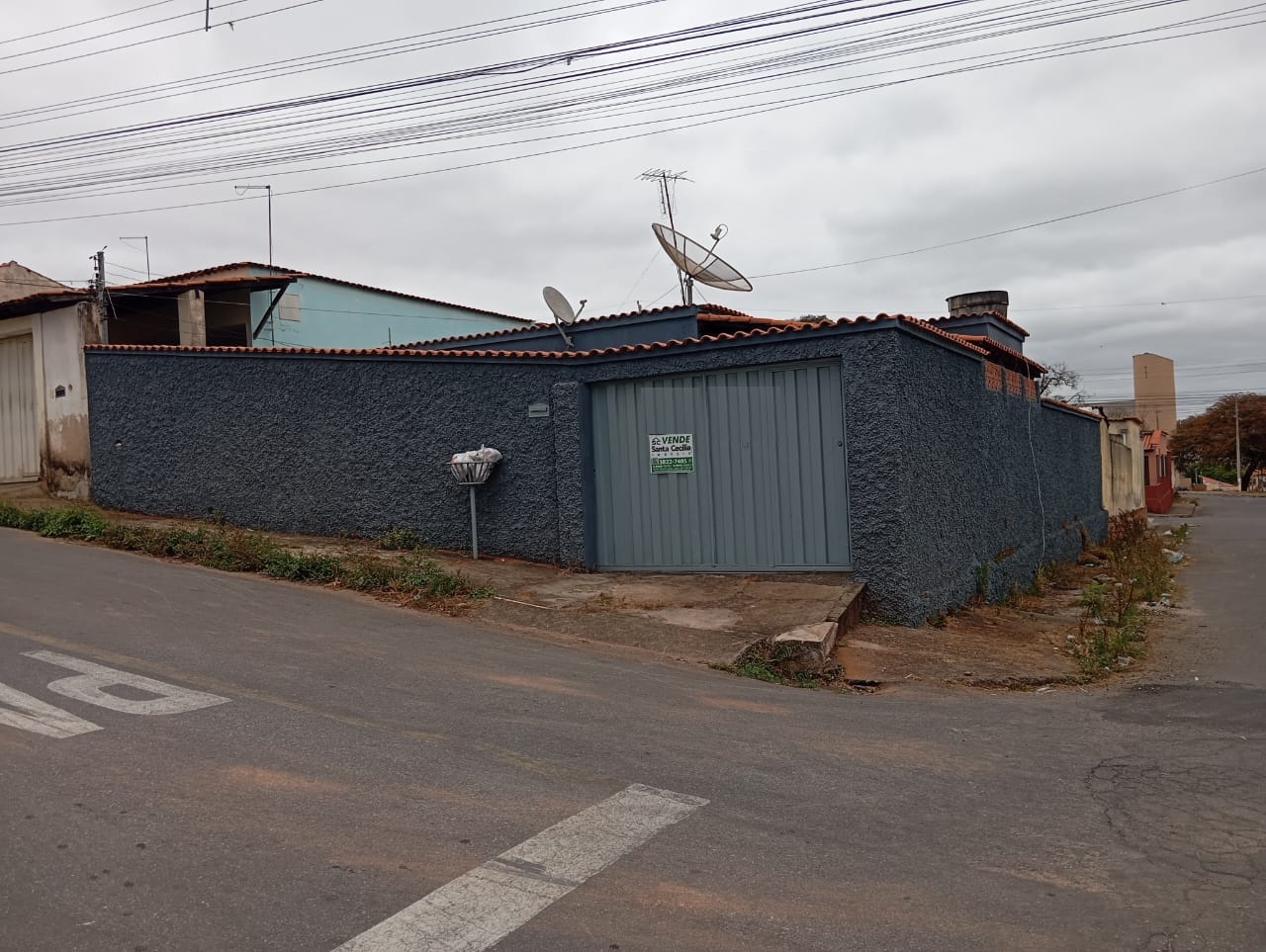 Casa à venda na COHAB, lote 240m².Santa Cecília Imóveis