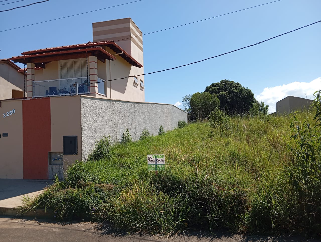 Lote com linda vista para represa de Ijaci.Santa Cecília Imóveis