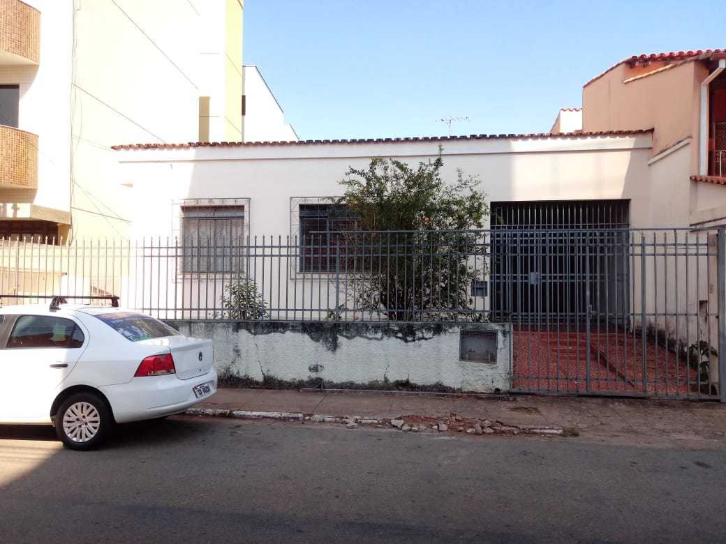 Casa antiga à venda no Centro. Lote: 892,25m².Santa Cecília Imóveis