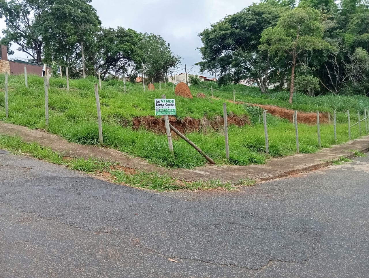 Serra Azul - Lote de esquina, 230m².Santa Cecília Imóveis