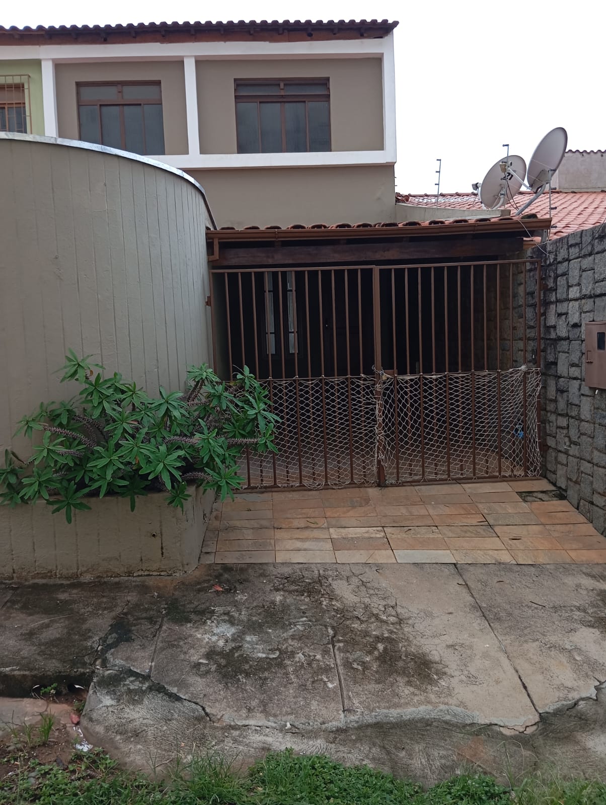 Casa 2 pavimentos à venda na região central.Santa Cecília Imóveis