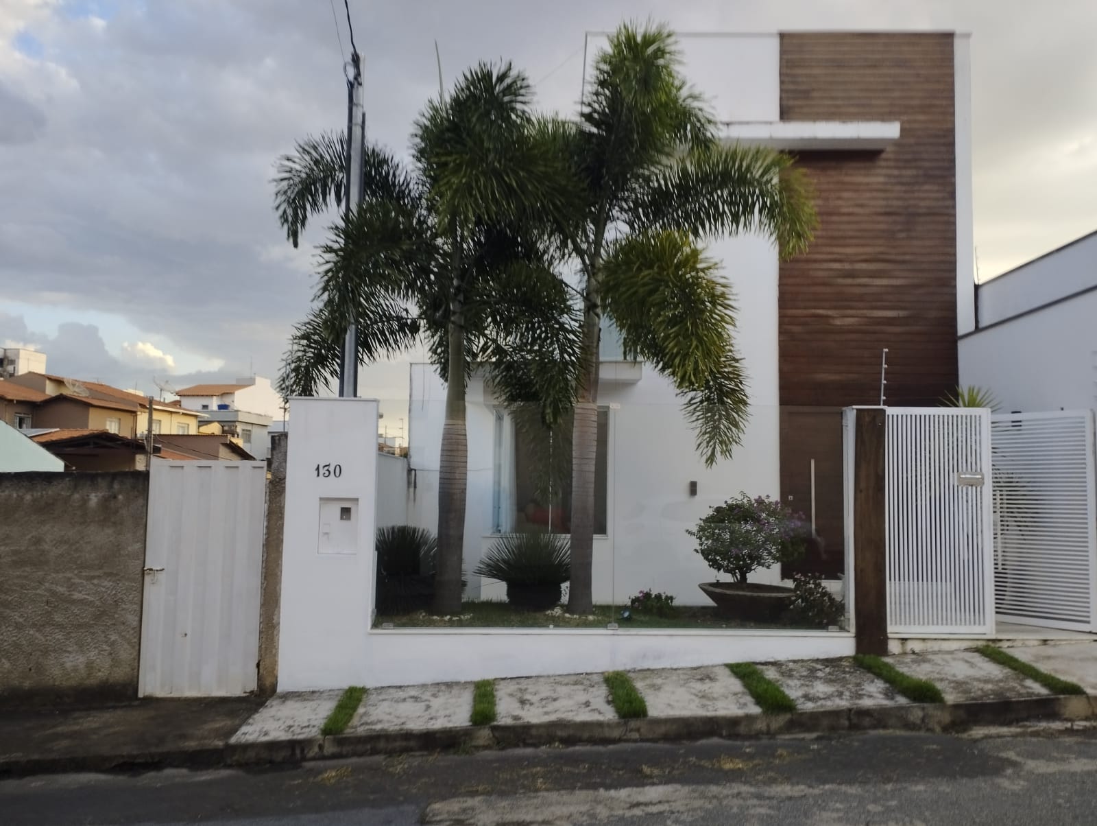 Casa alto padrão de construção à venda ou troca Arthur Bernardes.Santa Cecília Imóveis