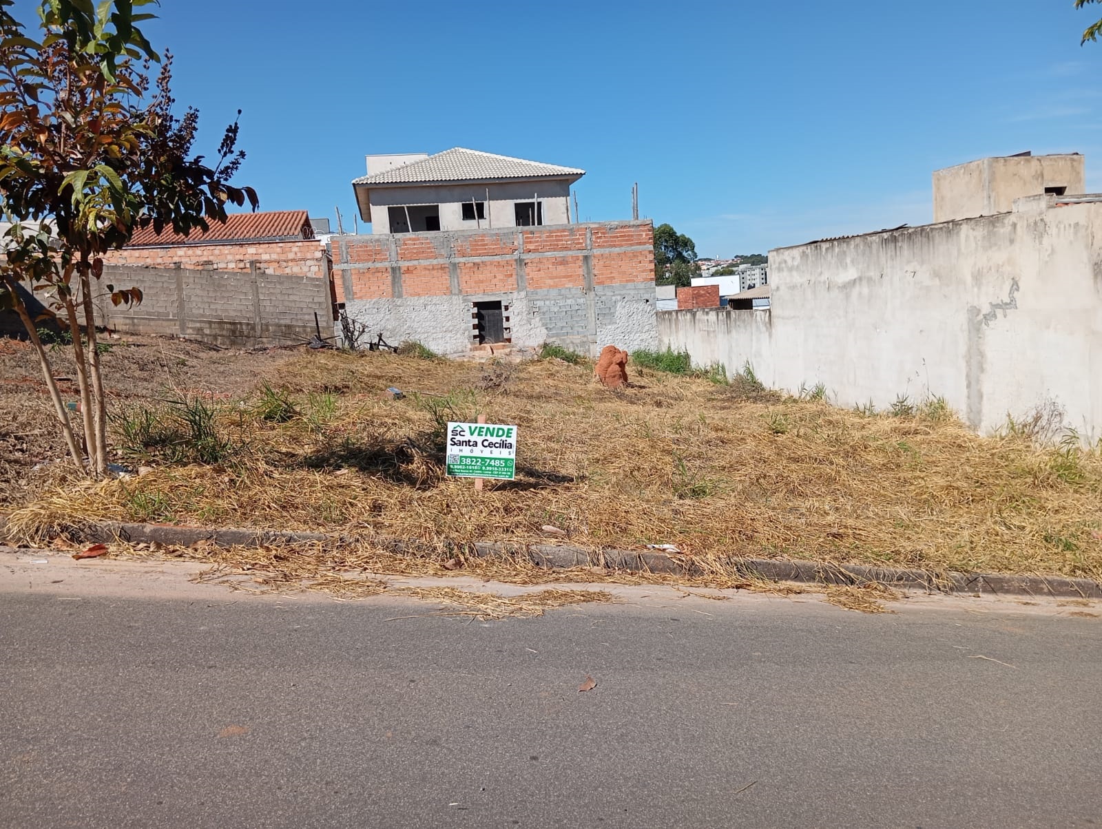 Lote à venda em excelente localização - Bairro Portal da Serra.Santa Cecília Imóveis