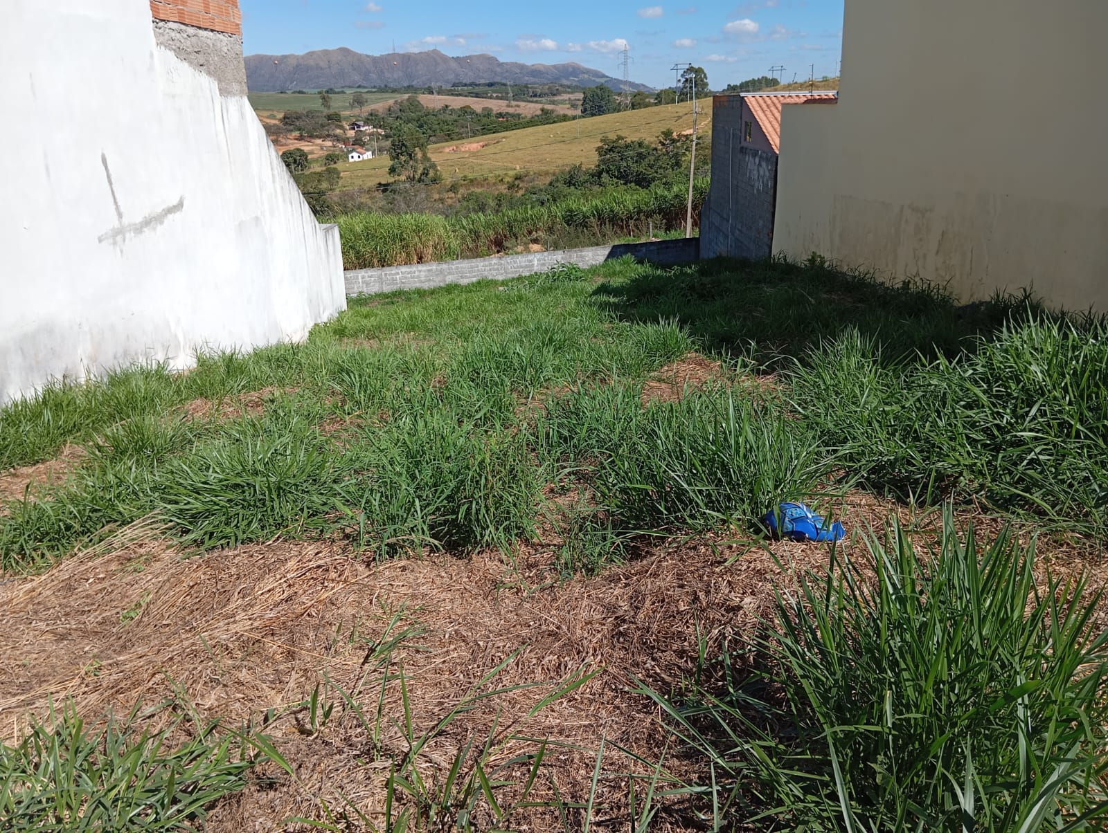 Vende-se área de 621m² no Bairro Rio Bonito.Santa Cecília Imóveis