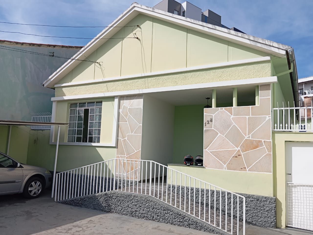Casa na região central, bairro Retiro, Lote: 330m².Santa Cecília Imóveis