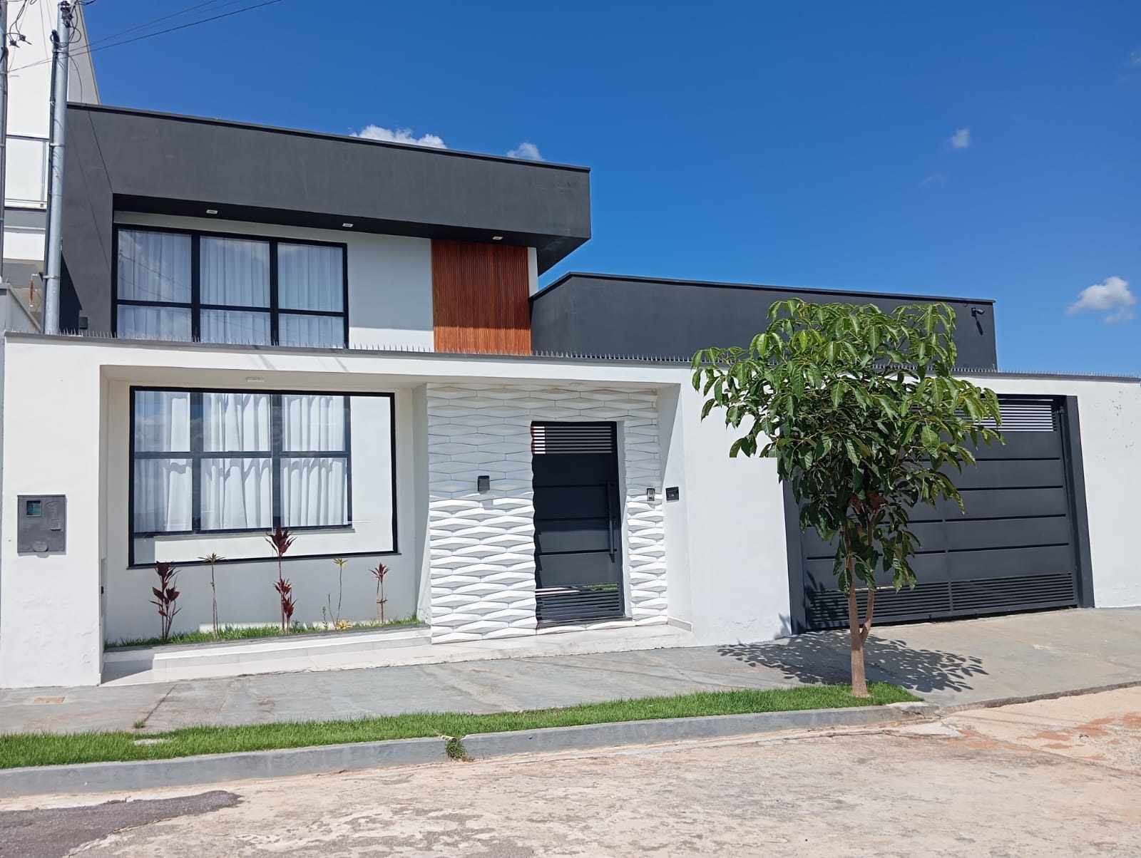 Casa alto padrão à venda Jardim Itália, lote 310m².Santa Cecília Imóveis