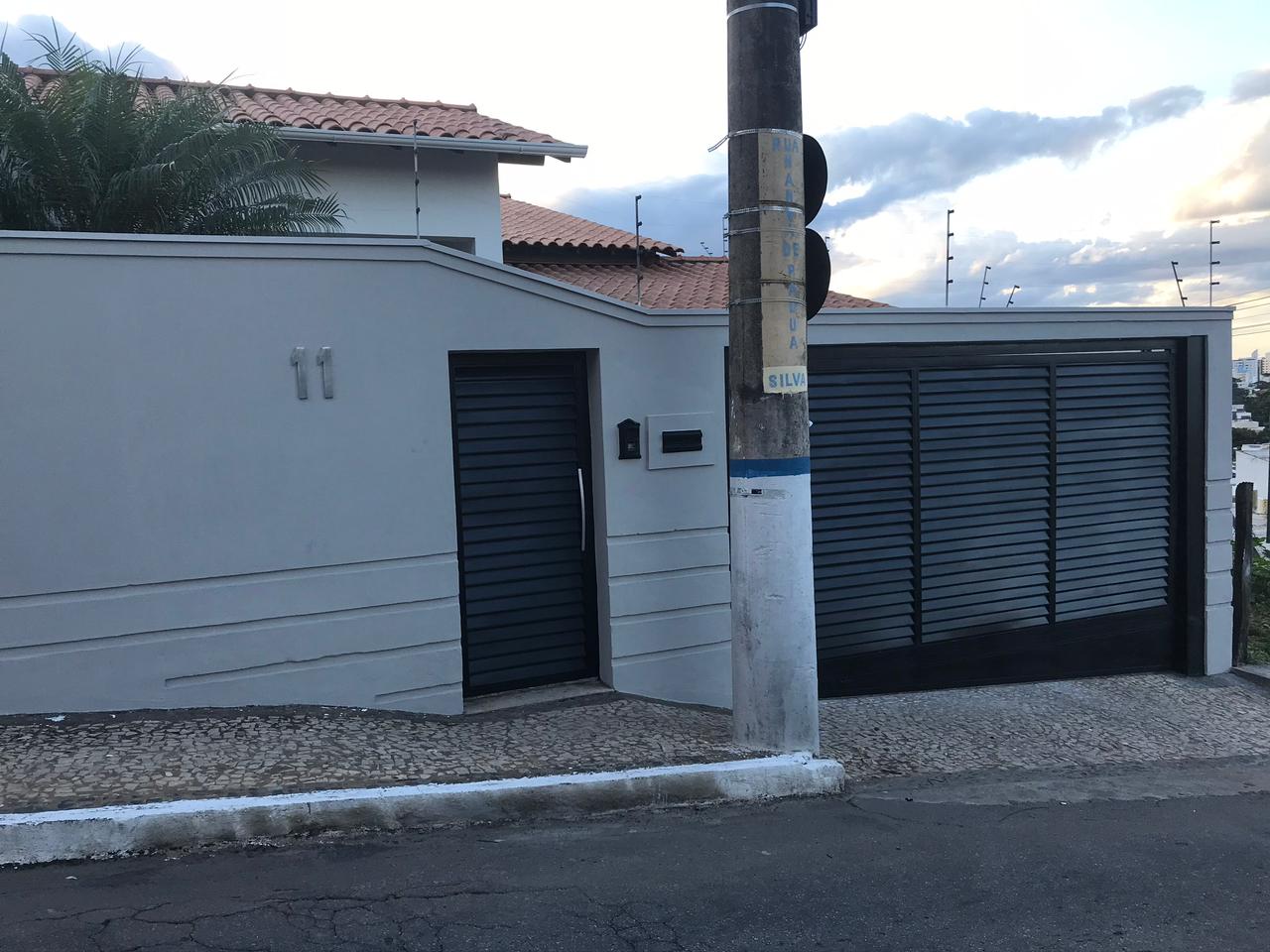 CASA À VENDA NO BAIRRO SANTA FILOMENASanta Cecília Imóveis