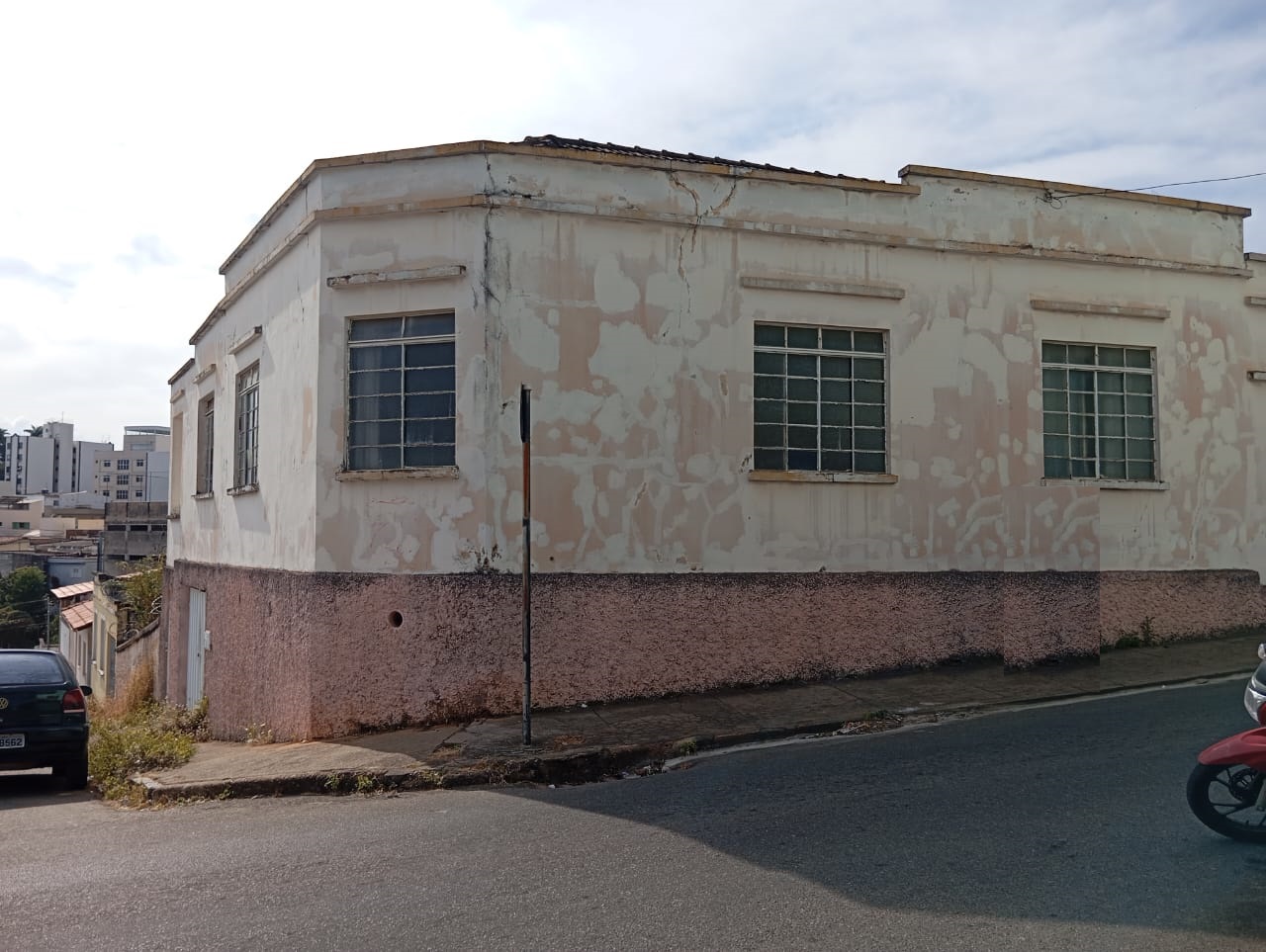 Casa antiga à venda em área nobre. Lote 300m².Santa Cecília Imóveis