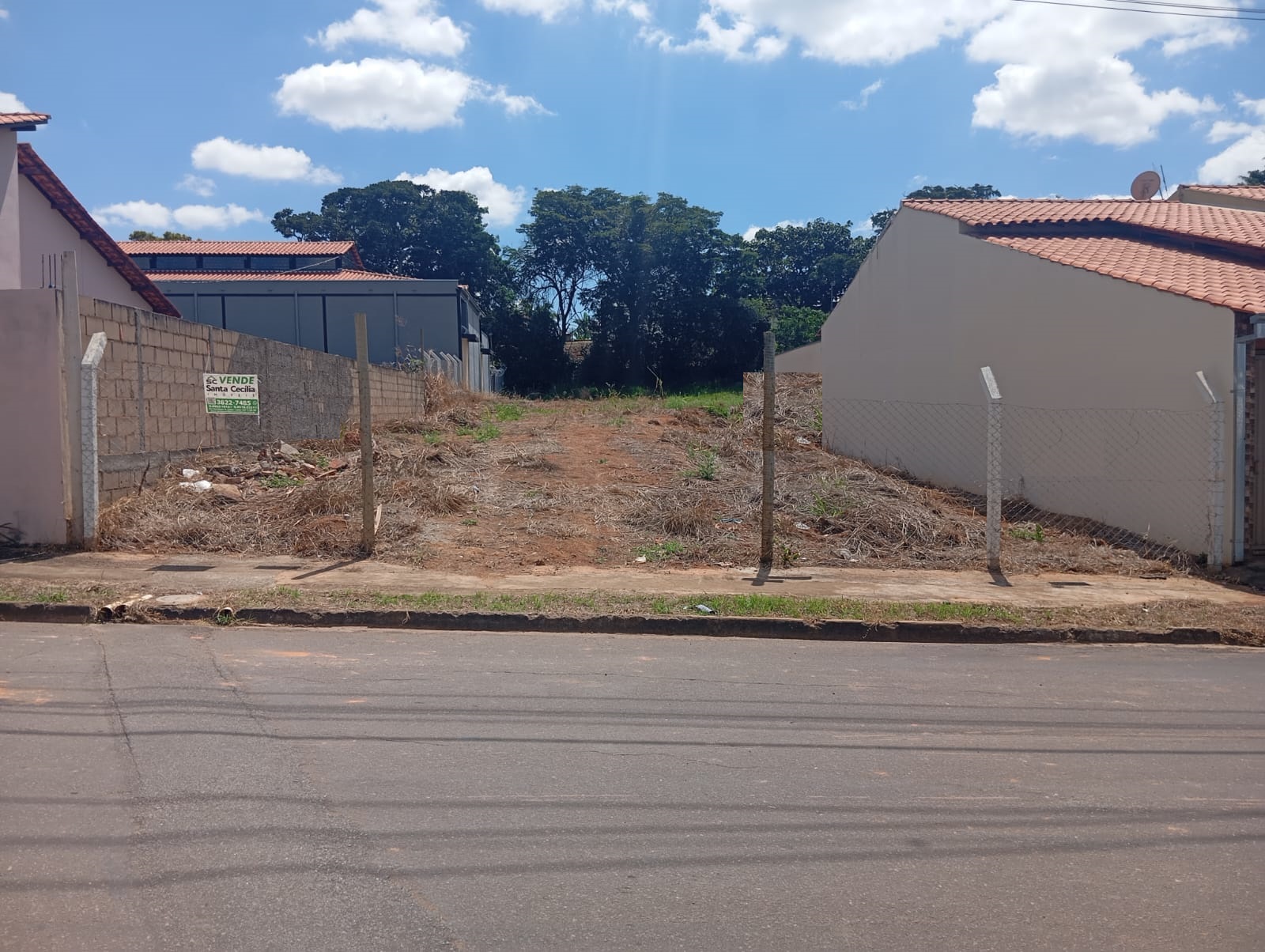 Área de terreno 2.122m², bairro Rio Bonito.Santa Cecília Imóveis