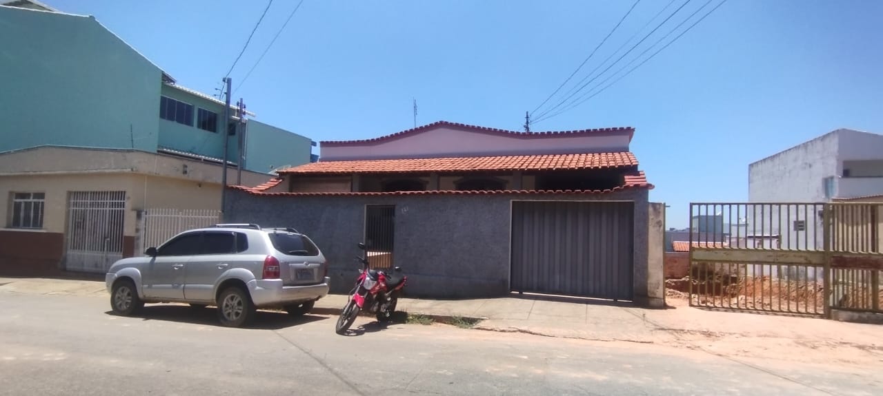 CASA À VENDA NO CENTROSanta Cecília Imóveis
