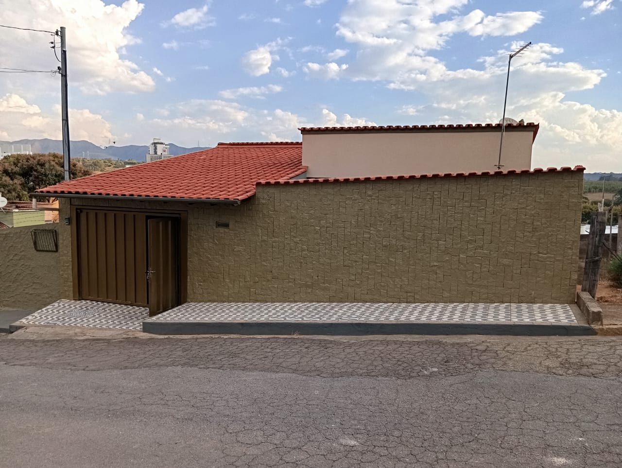 Casa espaçosa e confortálvel à venda bairro Pedro Silvestre, 400m².Santa Cecília Imóveis
