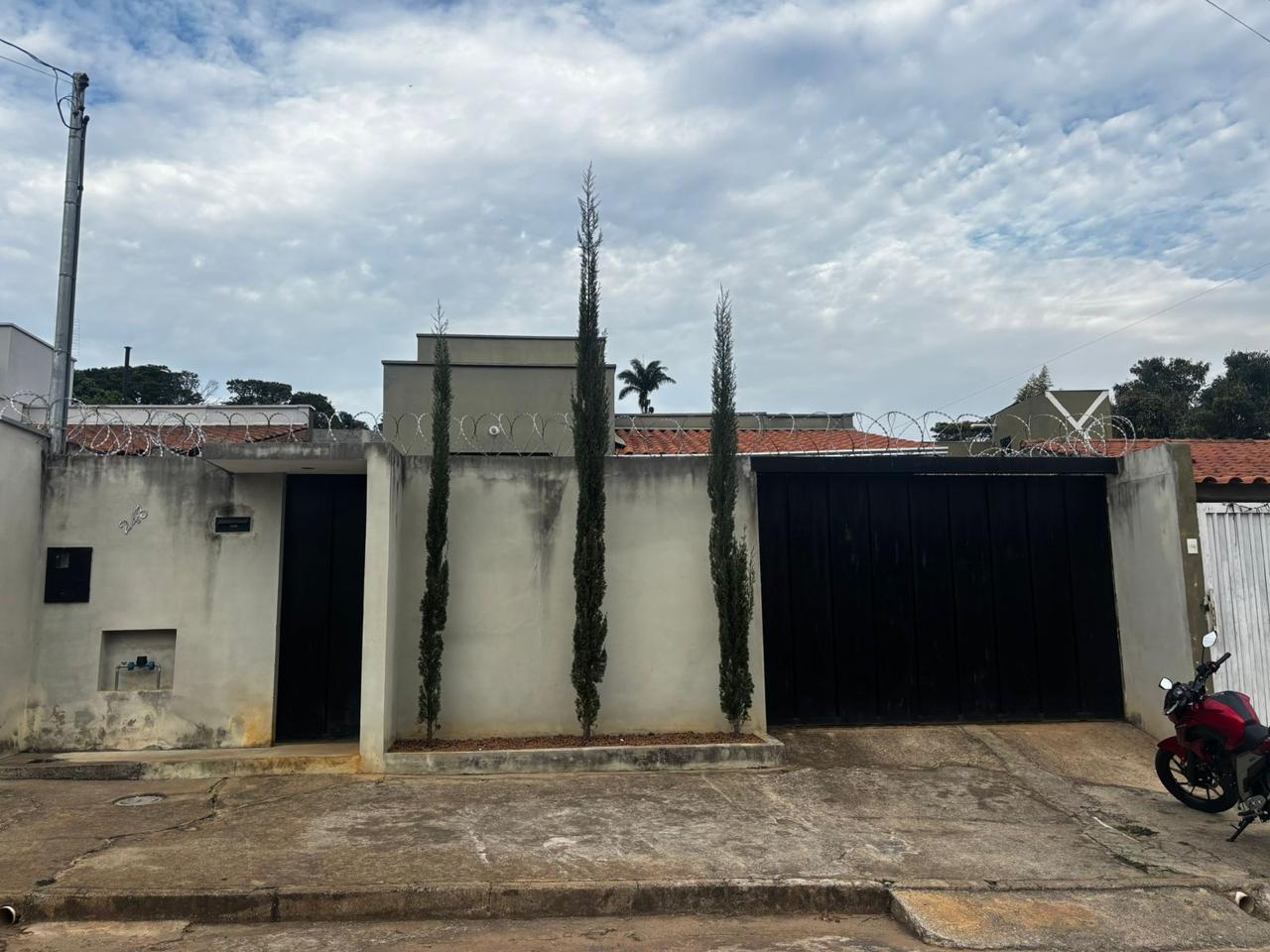 Excelente casa à venda no bairro São Carlos com lote de 333m2 Santa Cecília Imóveis