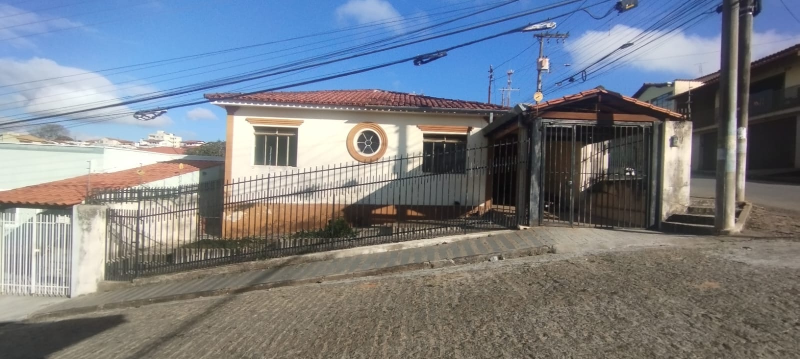 CASA À VENDA NO BAIRRO VILA VILELASanta Cecília Imóveis