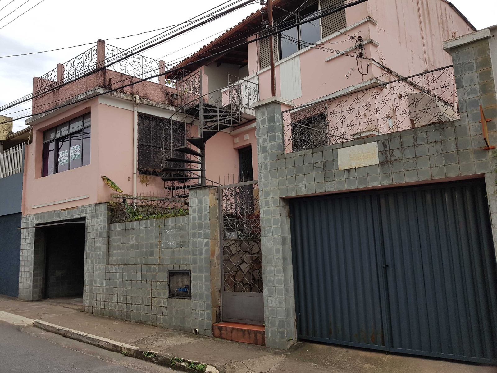 CASA À VENDA NO CENTRO DE LAVRAS, PERTO DA PRAÇASanta Cecília Imóveis