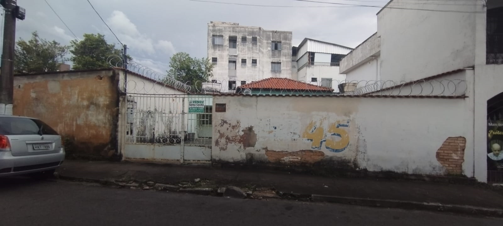 CASA À VENDA NO CENTROSanta Cecília Imóveis