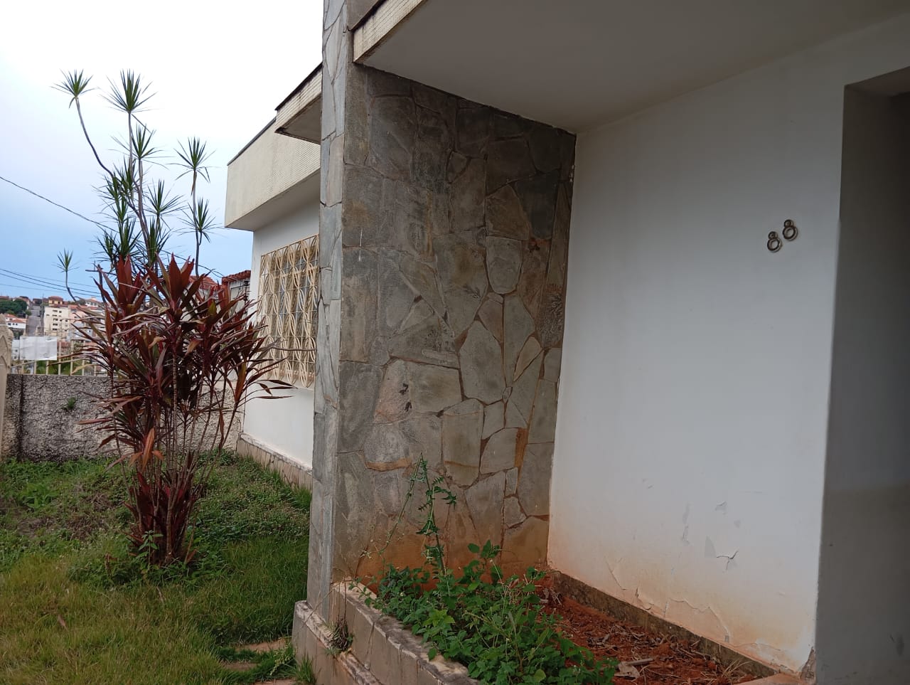 Casa antiga com 6 quartos na região centralSanta Cecília Imóveis
