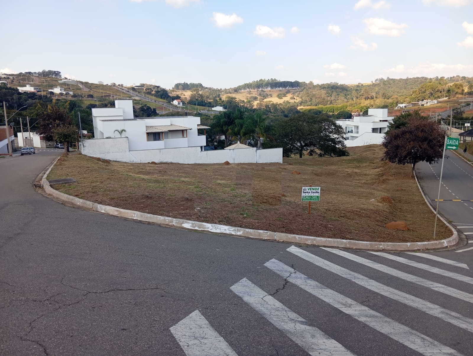 Excelente lote de esquina em condomínio. 703,50m².Santa Cecília Imóveis