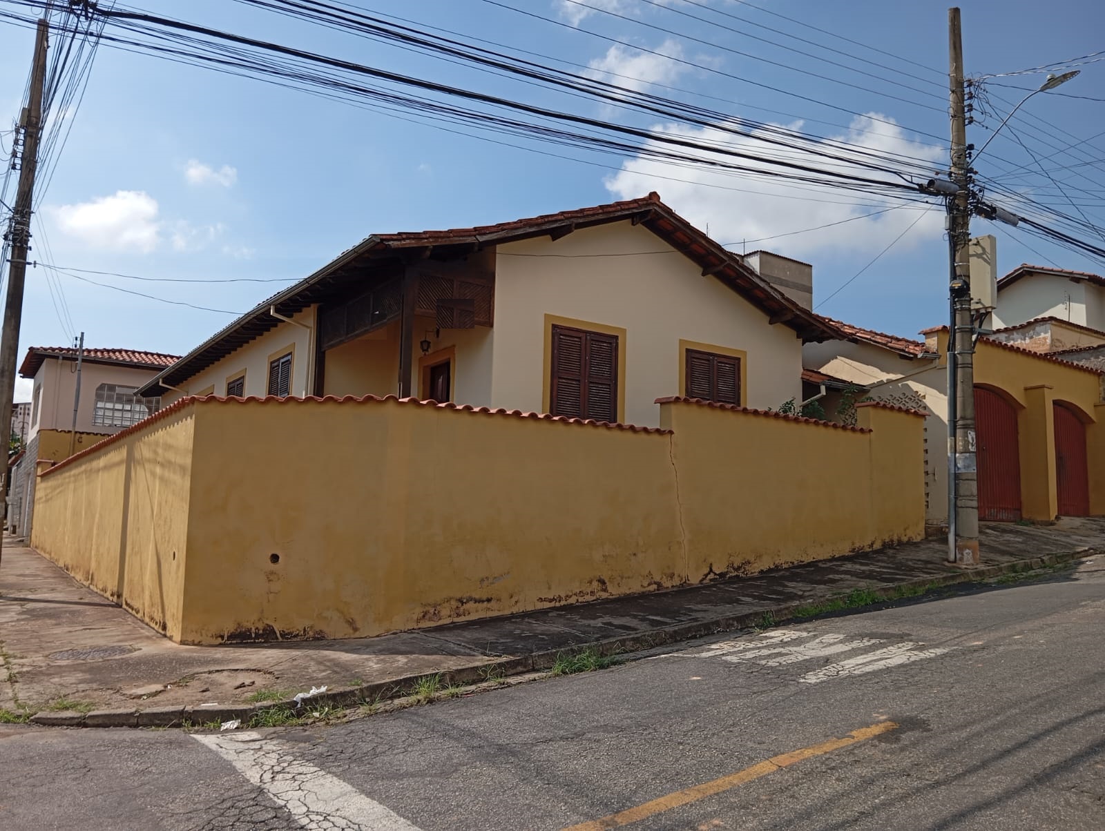 Casa à venda em ótima localização (Bairro Jd Floresta).Santa Cecília Imóveis