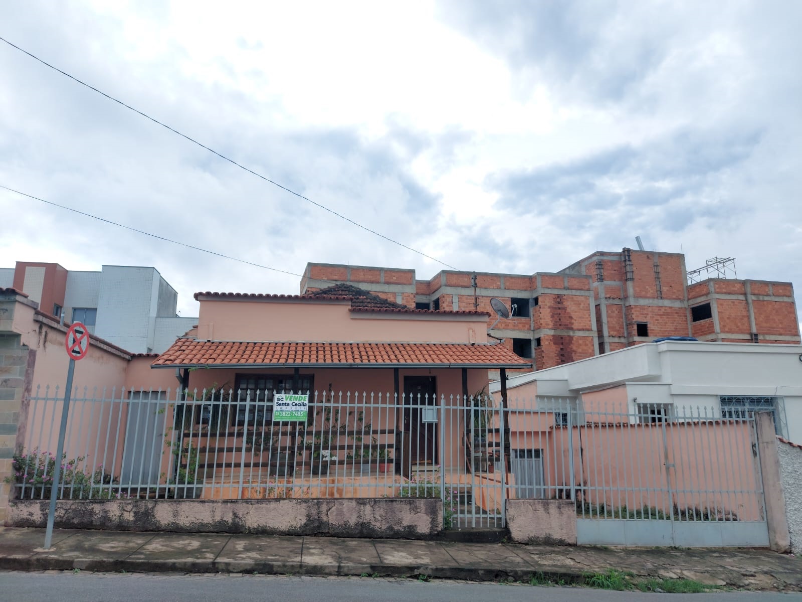 CASA USADA A VENDA NA REGIÃO CENTRAL, LOTE 360m²Santa Cecília Imóveis