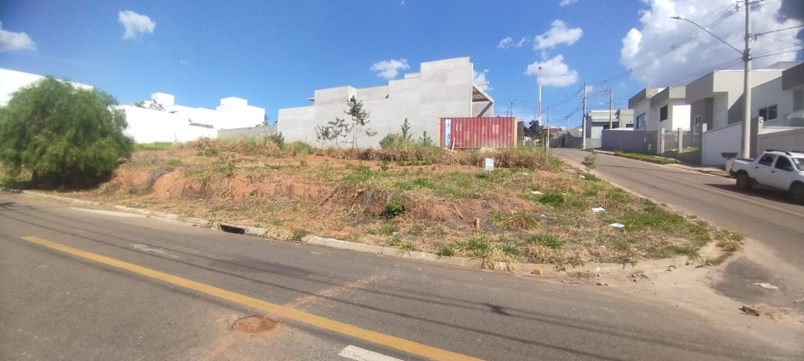 LOTE DE ESQUINA A VENDA NO RESIDENCIAL SANTANASanta Cecília Imóveis