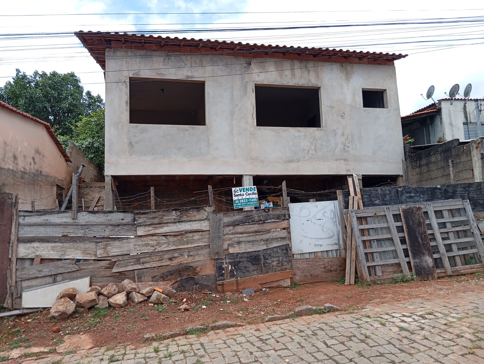 Casa em fase de construção no bairro Lavrinhas.Santa Cecília Imóveis