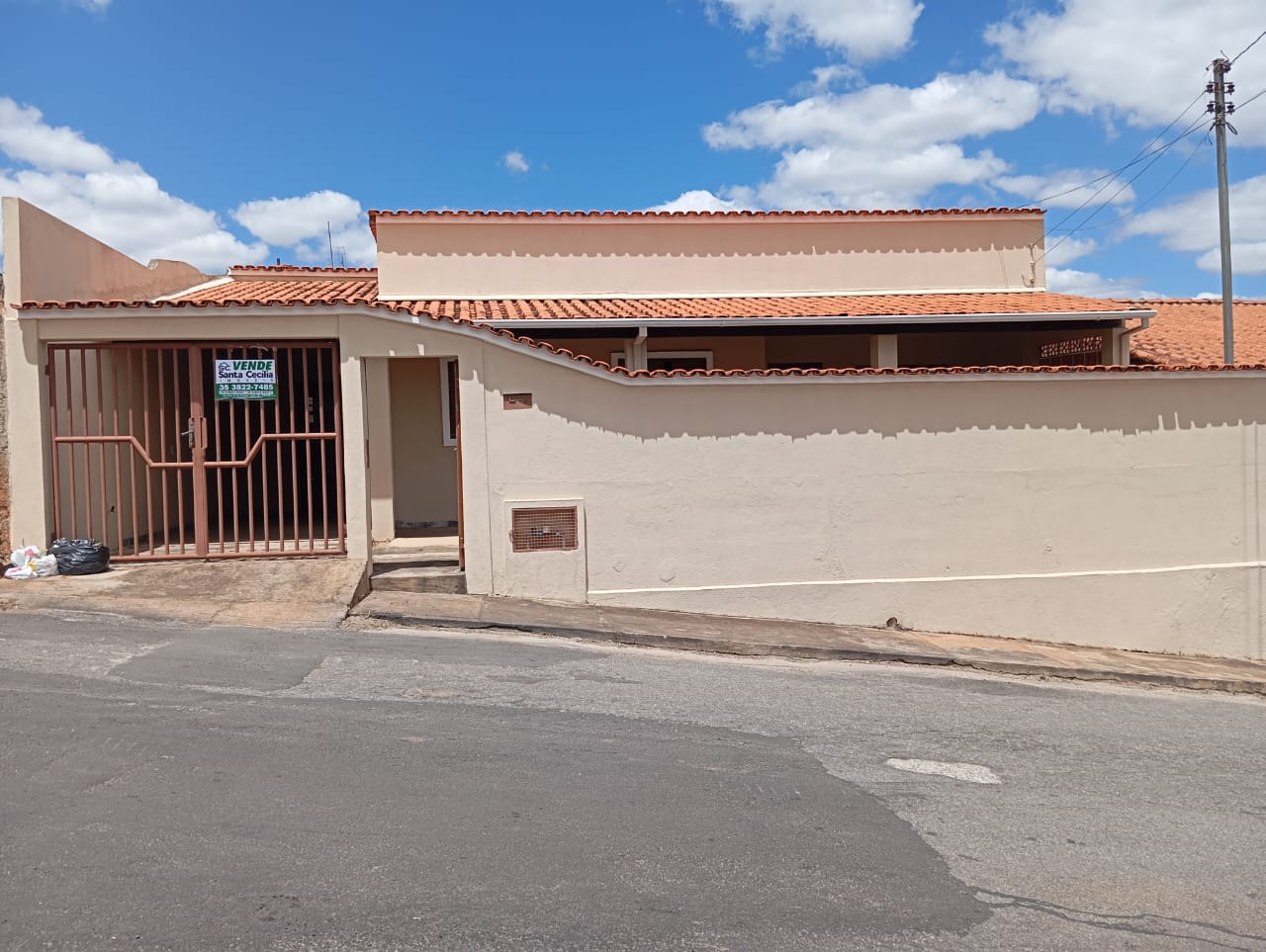 Casa à venda bairro Cohab, lote 240m².Santa Cecília Imóveis