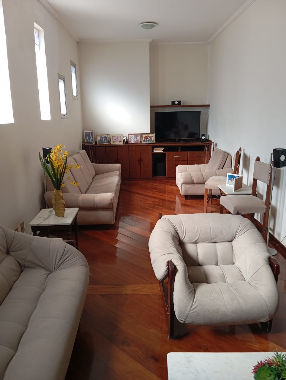 Casa na região central, ótima localização e padrão de construção.Santa Cecília Imóveis