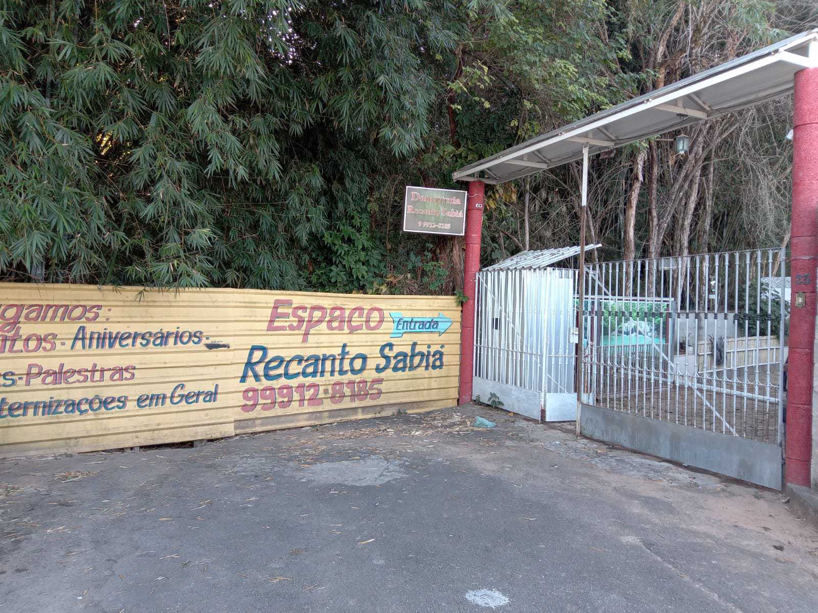 Vende-se Salão de festas com uma casa residencial.Santa Cecília Imóveis