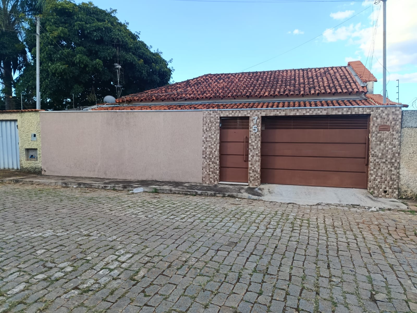 Casa com amplo quintal à venda Bairro Pitangui, lote 300m².Santa Cecília Imóveis