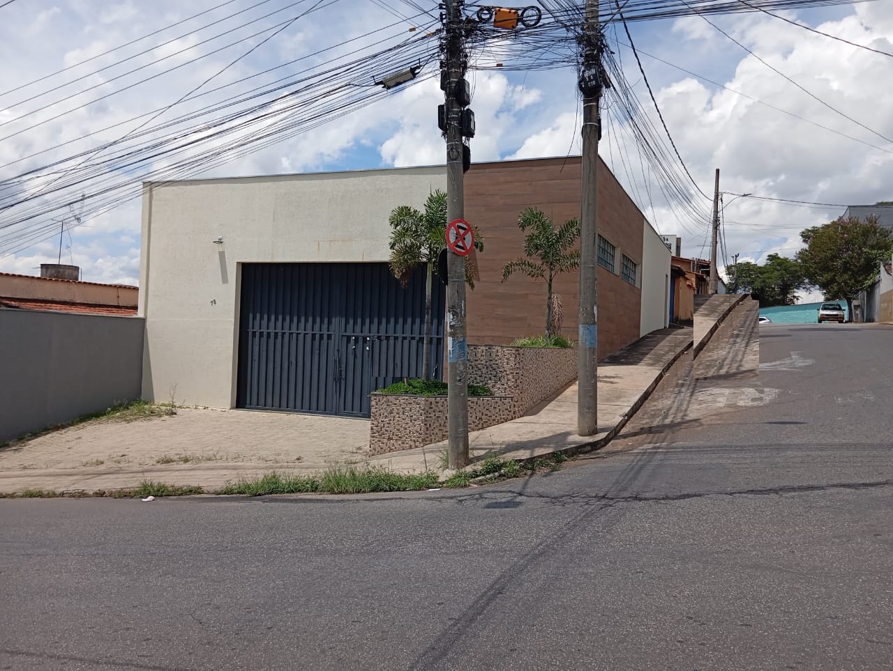 Galpão à venda bairro Belizandra - 201m² área construída.Santa Cecília Imóveis