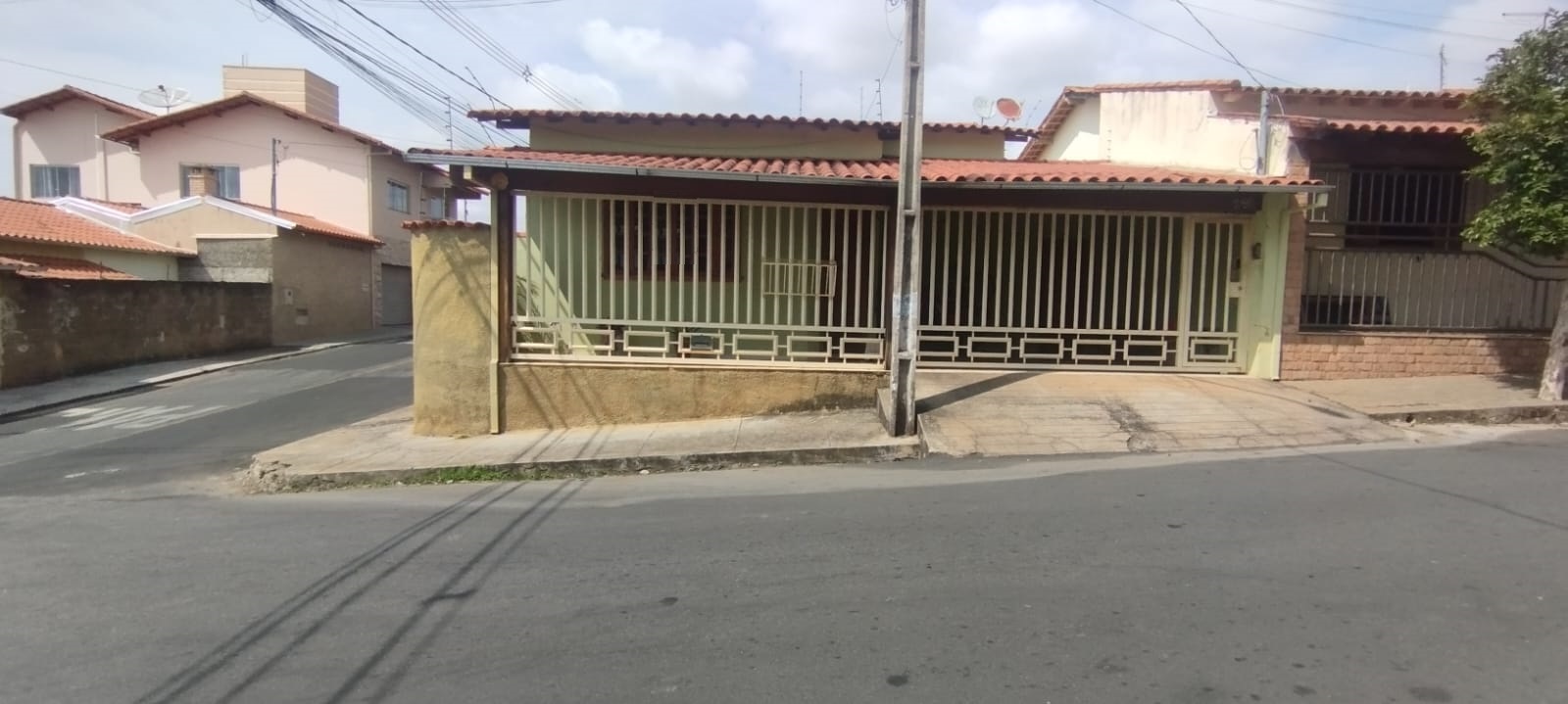 CASA À VENDA NO BELA VISTASanta Cecília Imóveis