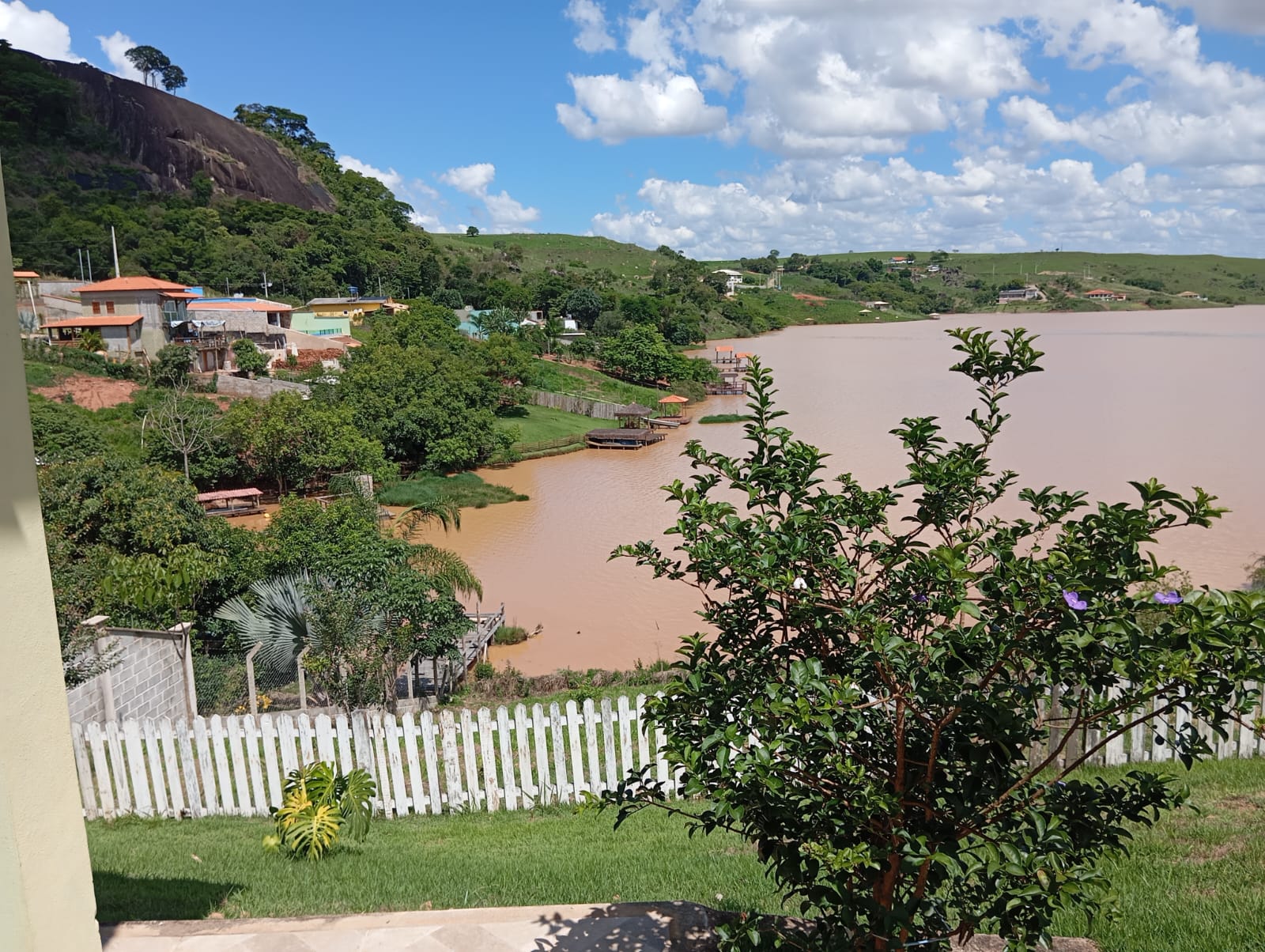 Chácara com linda vista da represa, terreno 4.400m².Santa Cecília Imóveis