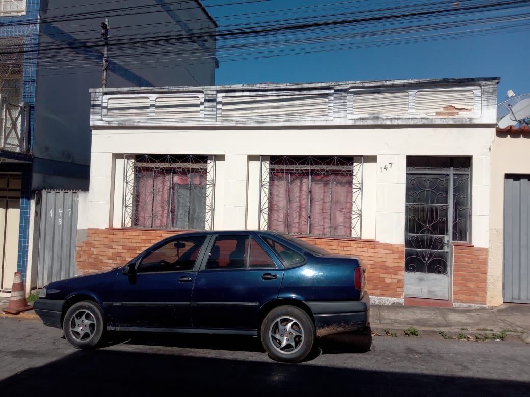 CASA  ANTIGA À VENDA NO CENTROSanta Cecília Imóveis