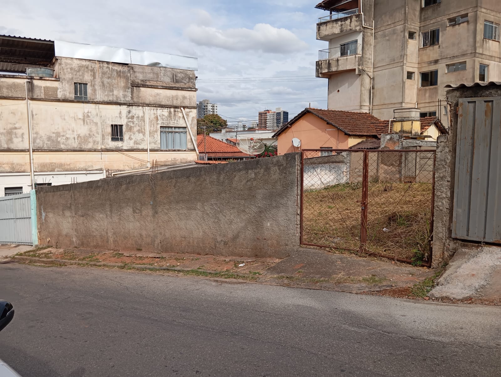 Lote à venda em rua principal da Vila São Francisco.Santa Cecília Imóveis