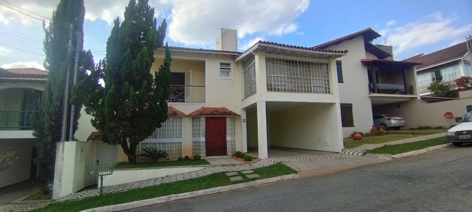 Excelente casa Condomínio Jardim das Palmeiras.Santa Cecília Imóveis