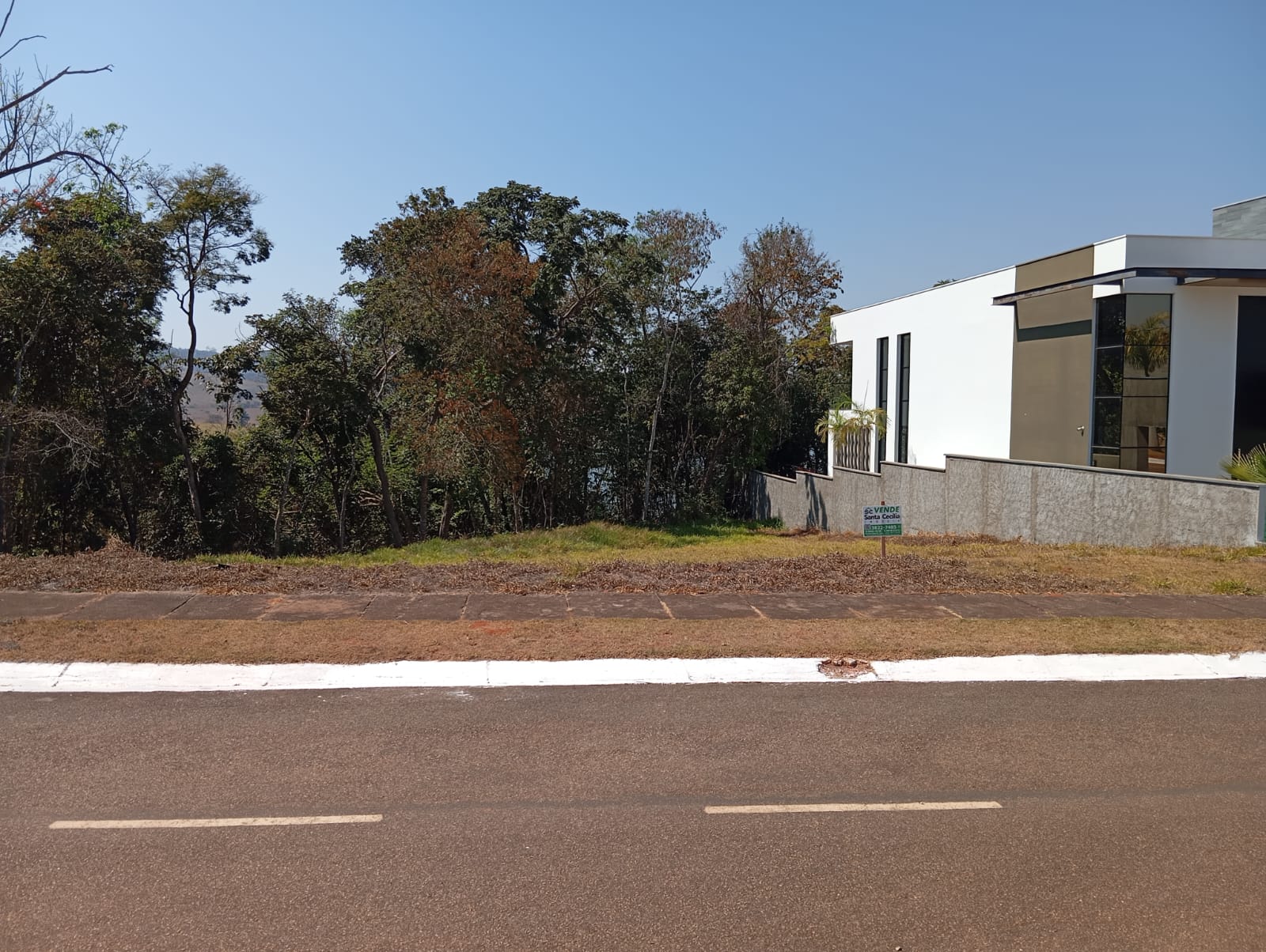 Excelente lote á venda no condomínio Náutico Ilha Brasil.Santa Cecília Imóveis