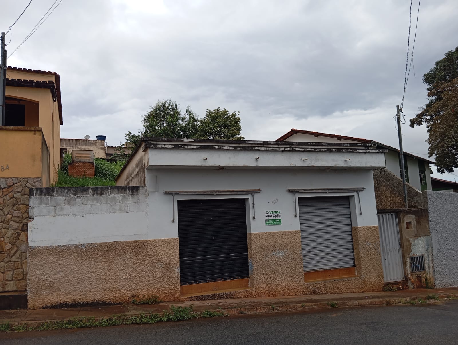 Cômodo Comercial à venda bairro Lavrinhas.Santa Cecília Imóveis
