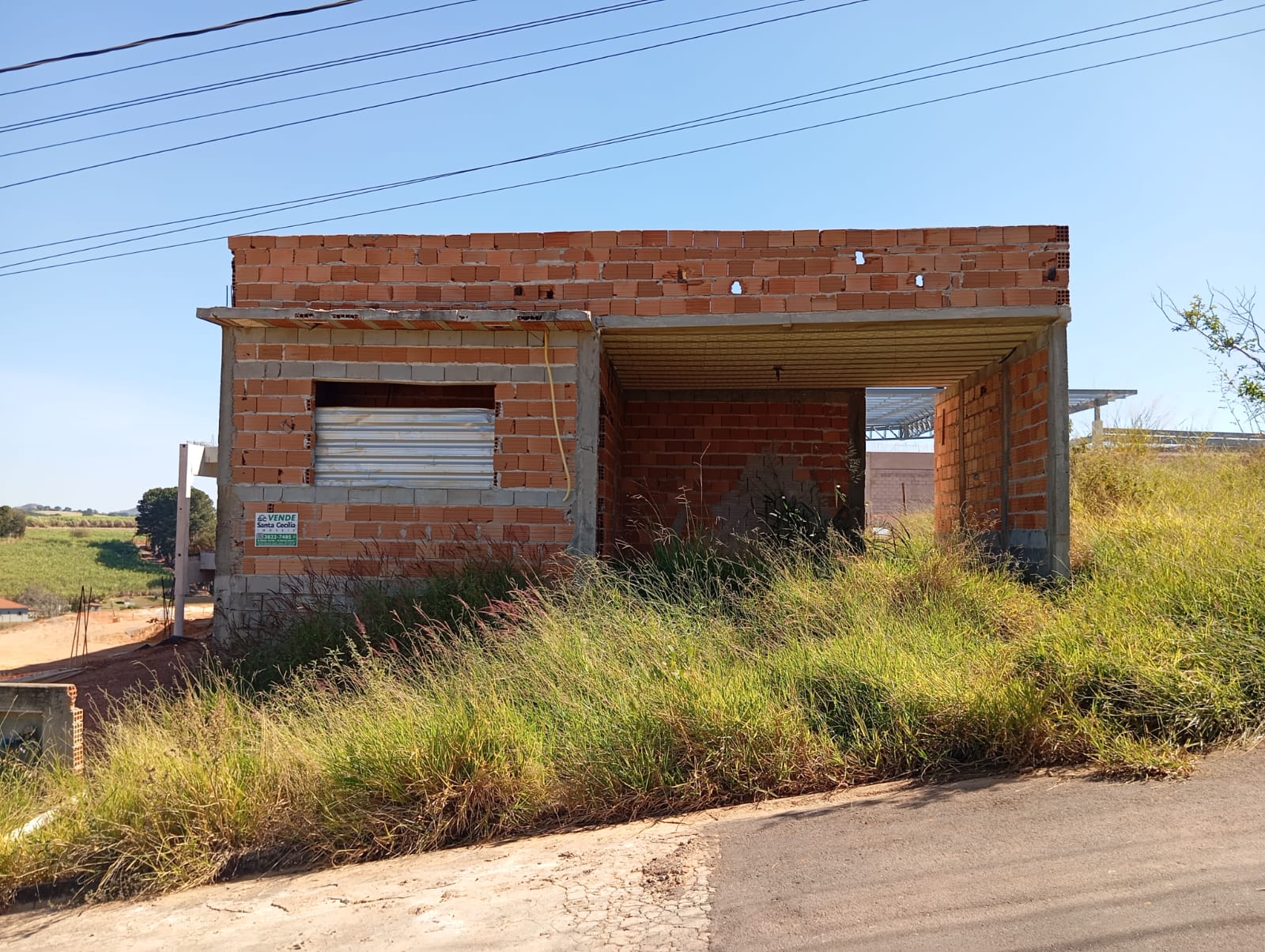 Casa inacabada à venda no Portal da Serra.Santa Cecília Imóveis