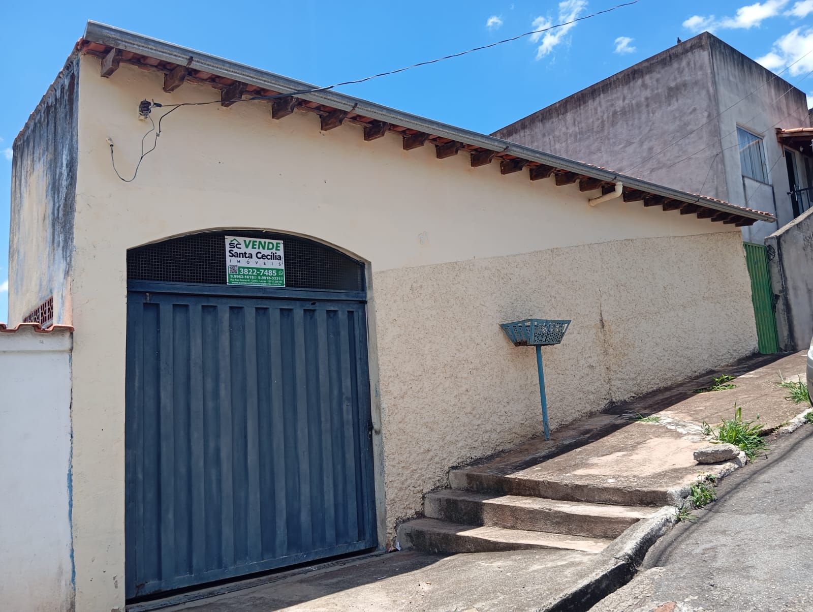 Casa usada à venda bairro Água Limpa, lote 260m².Santa Cecília Imóveis