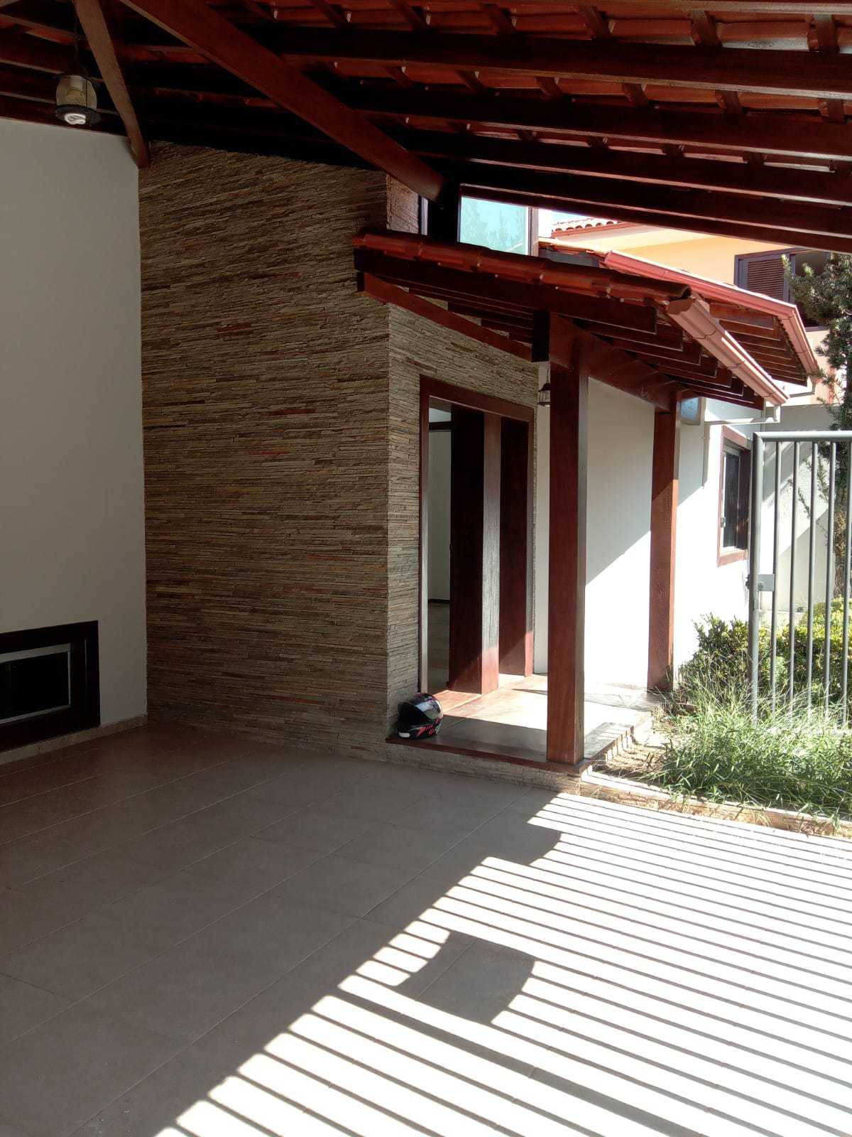 BELÍSSIMA CASA DISPONÍVEL PARA COMPRA NO BAIRRO ARTHUR BERNARDESSanta Cecília Imóveis