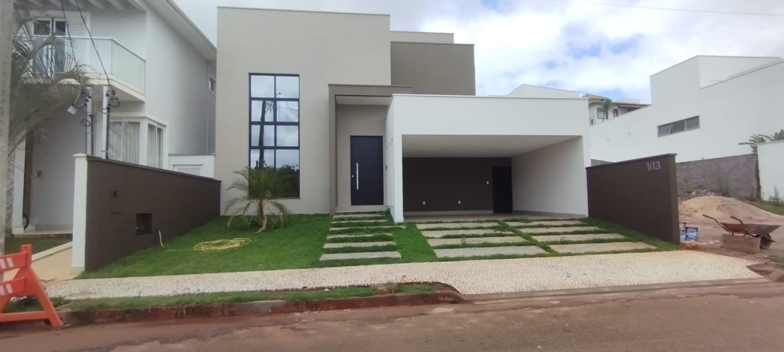 CASA À VENDA NO CONDOMÍNIO DAS GOIABEIRASSanta Cecília Imóveis