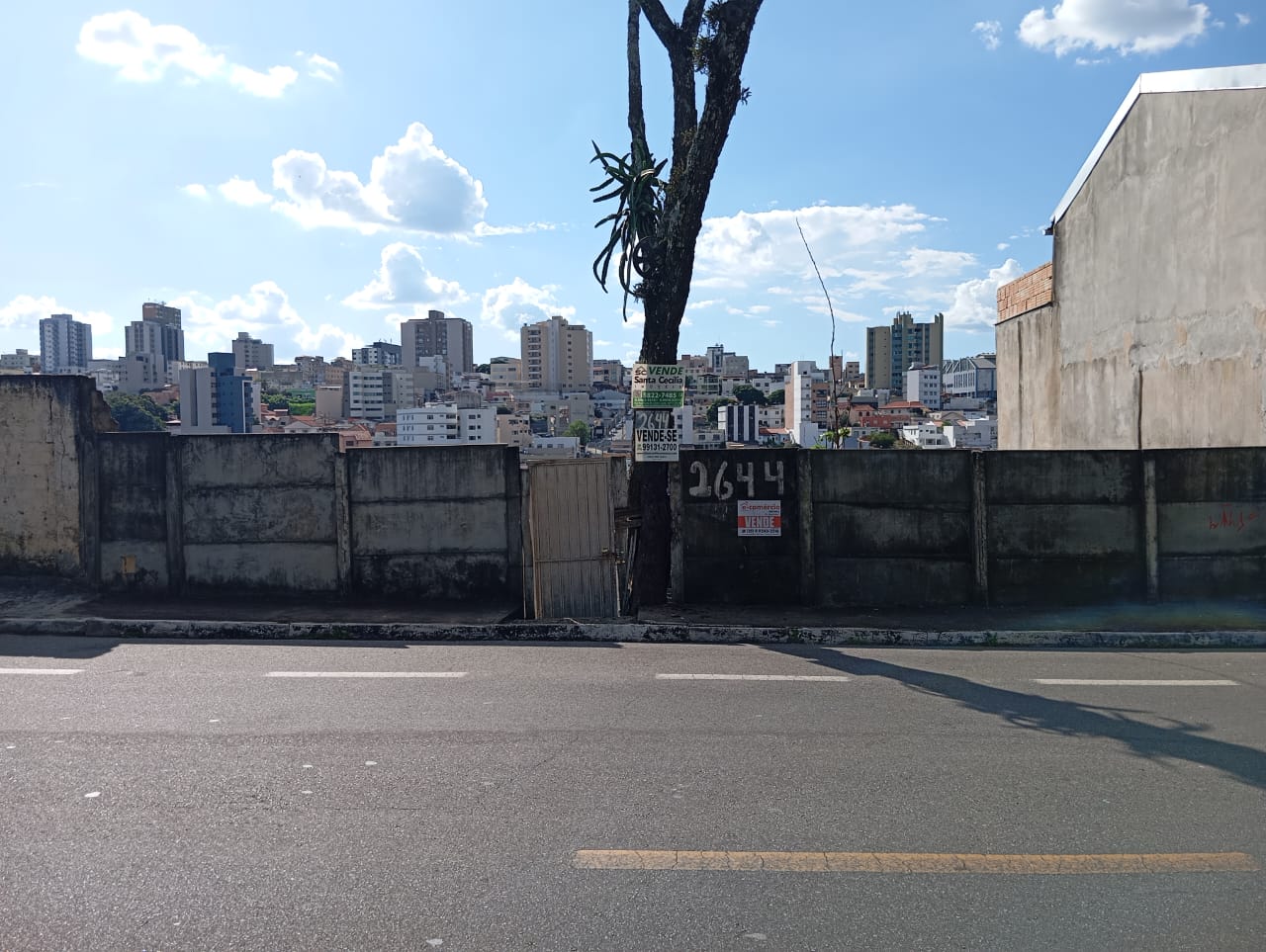 Excelente imóvel à venda próximo à Unilavras. Casa/Lote.Santa Cecília Imóveis
