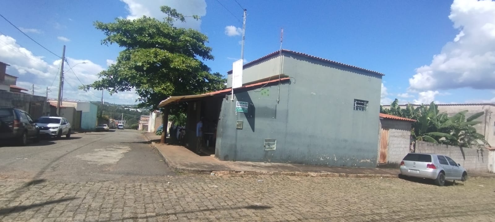 CÔMODO COMERCIAL A VENDA NO PITANGUISanta Cecília Imóveis