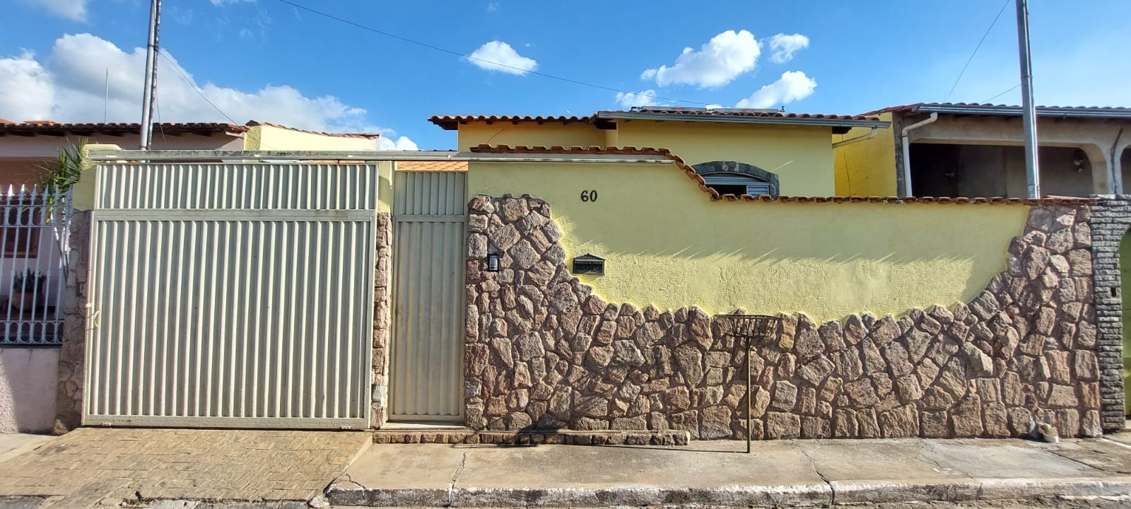 CASA À VENDA EM ITUTINGASanta Cecília Imóveis