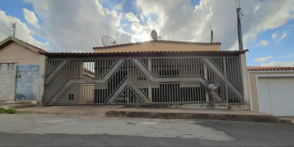 Casa à Venda no Bairro Nova LavrasSanta Cecília Imóveis