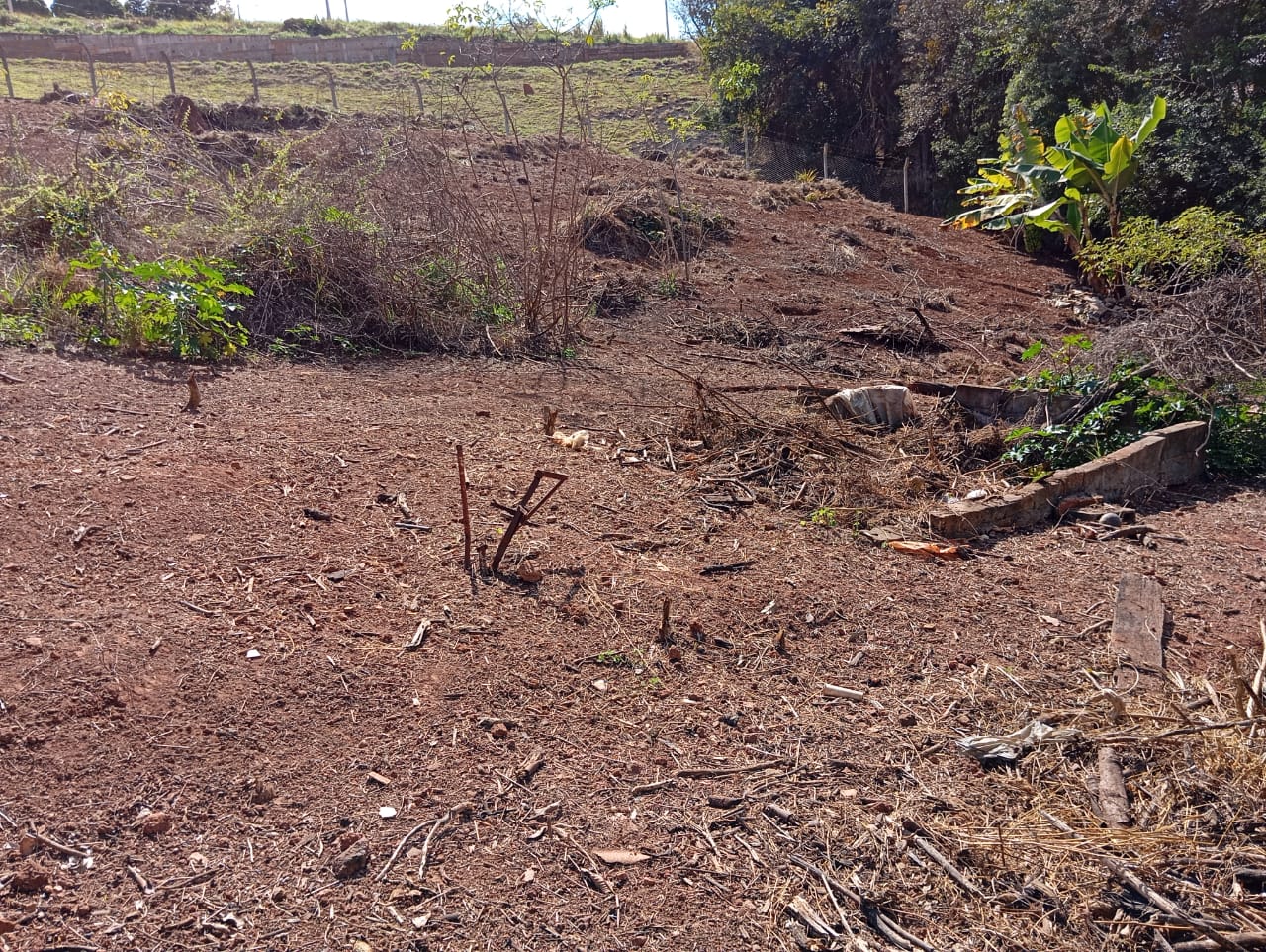 Terreno à venda bairro Lavrinhas, aprox 2.500m².Santa Cecília Imóveis