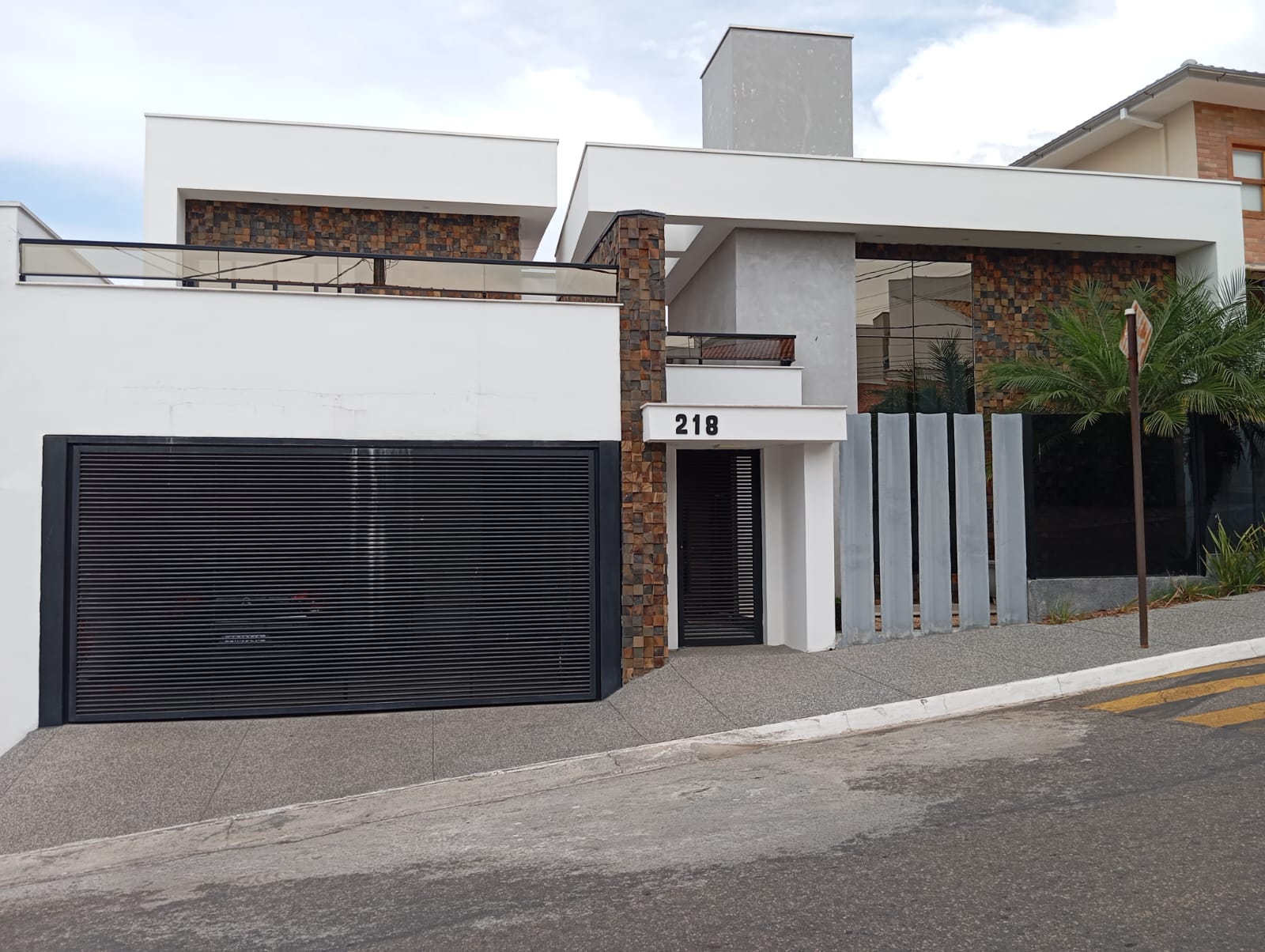 Casa Alto Padrão à Venda no Bairro Parque das Pedras PreciosasSanta Cecília Imóveis